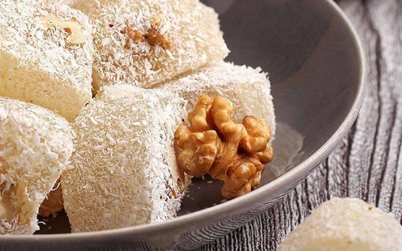 باسلوق مراغه با گردو یکی از بهترین سوغاتی های خوراکی ایران برای کشورهای عربی.